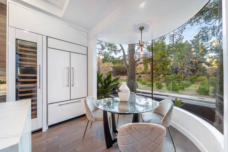  Beverly Hills Mansion w/ Hillside Views 