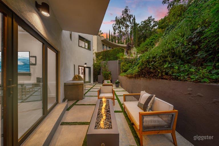  Beverly Hills Mansion w/ Hillside Views 