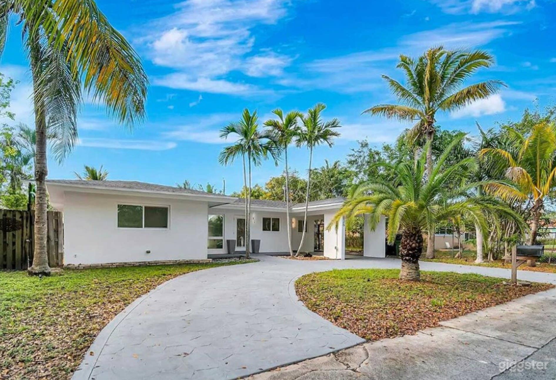 Palm House With Heated Pool, Arcade And Billiards Photo 1
