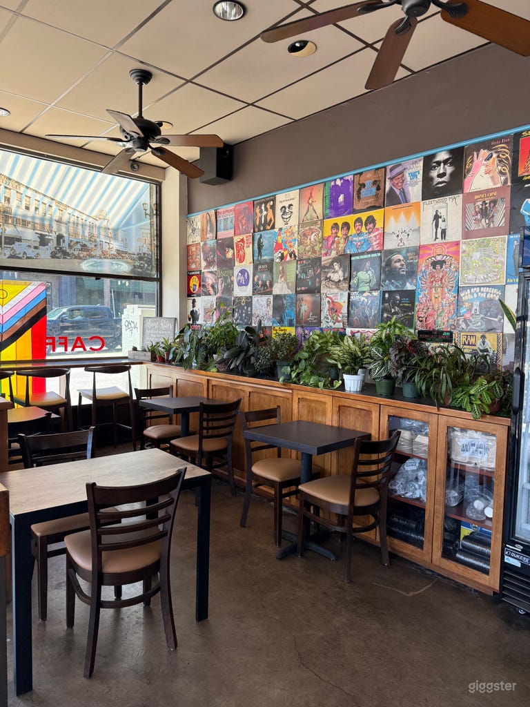 Tranquilidad, encanto y carácter definen esta hermosa cafetería 
