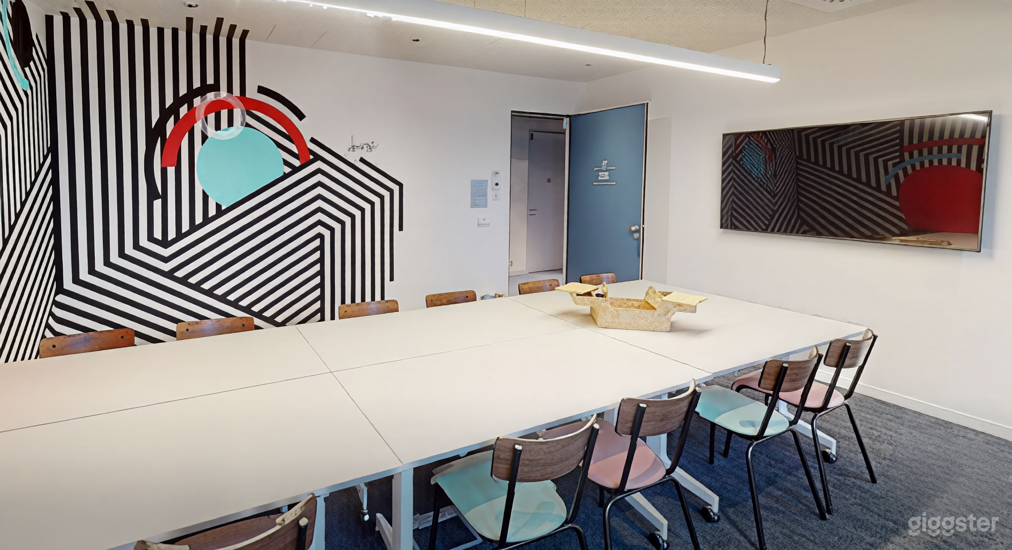 Photo de Salle de réunion au style géométrique moderne 3