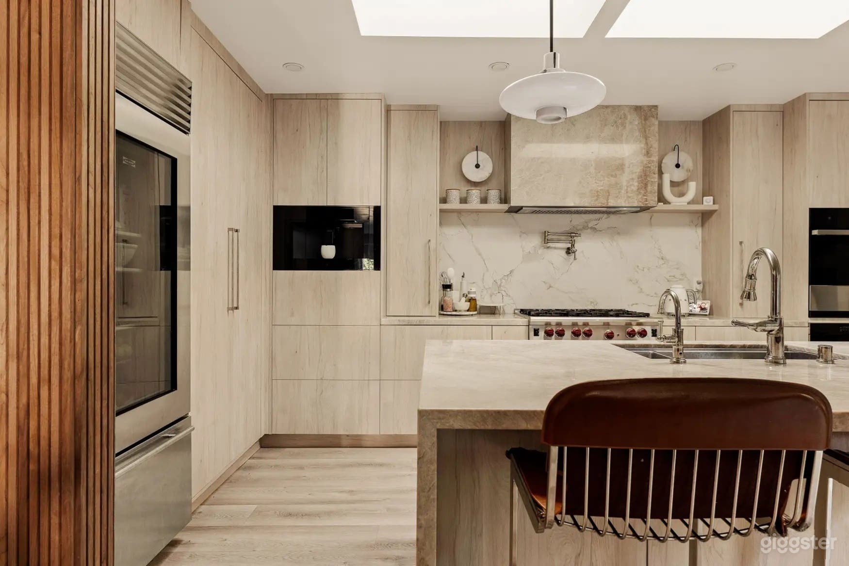 Modern Light-Filled Kitchen Home Photo 4