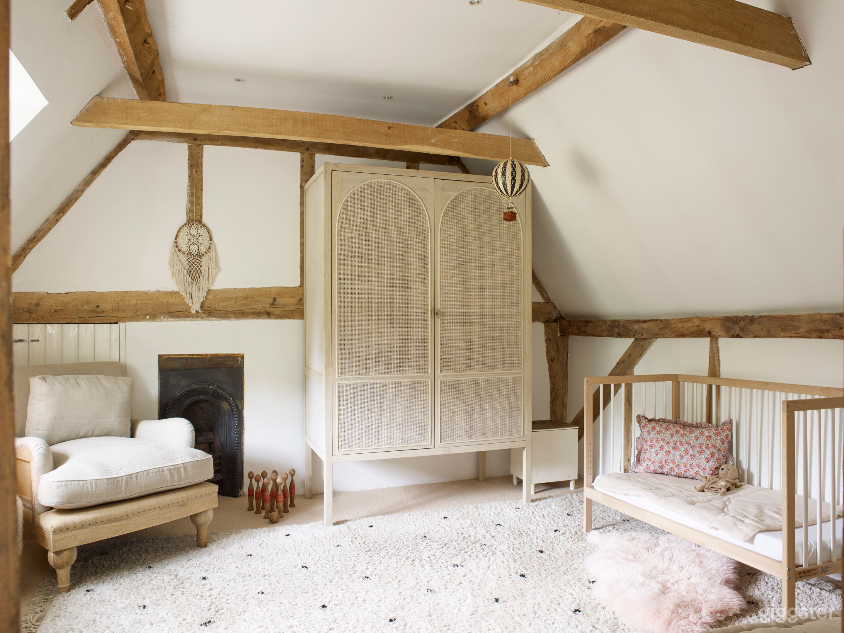 Country Farm Cottage with Stables Photo 1