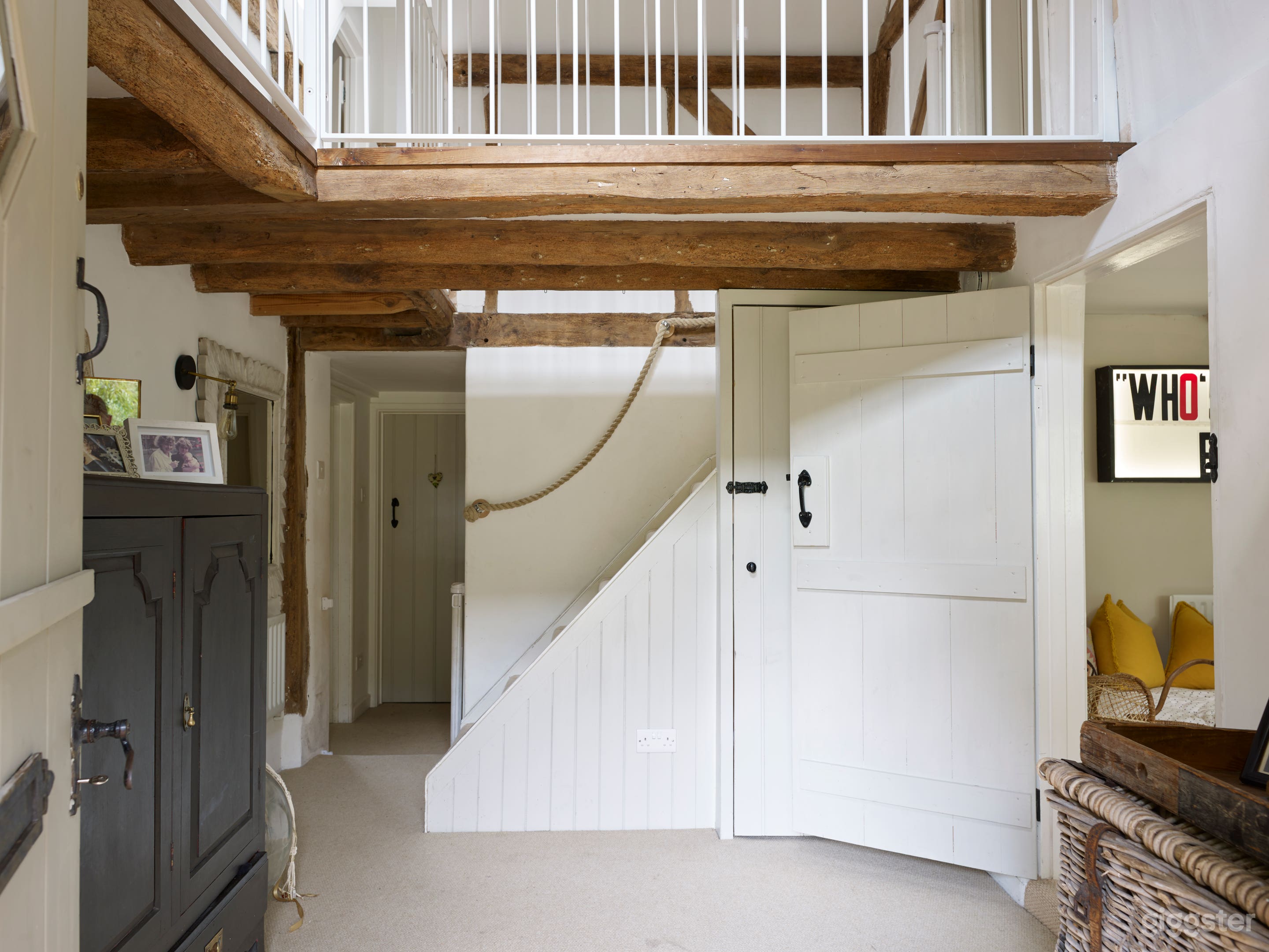 Country Farm Cottage with Stables Photo 3