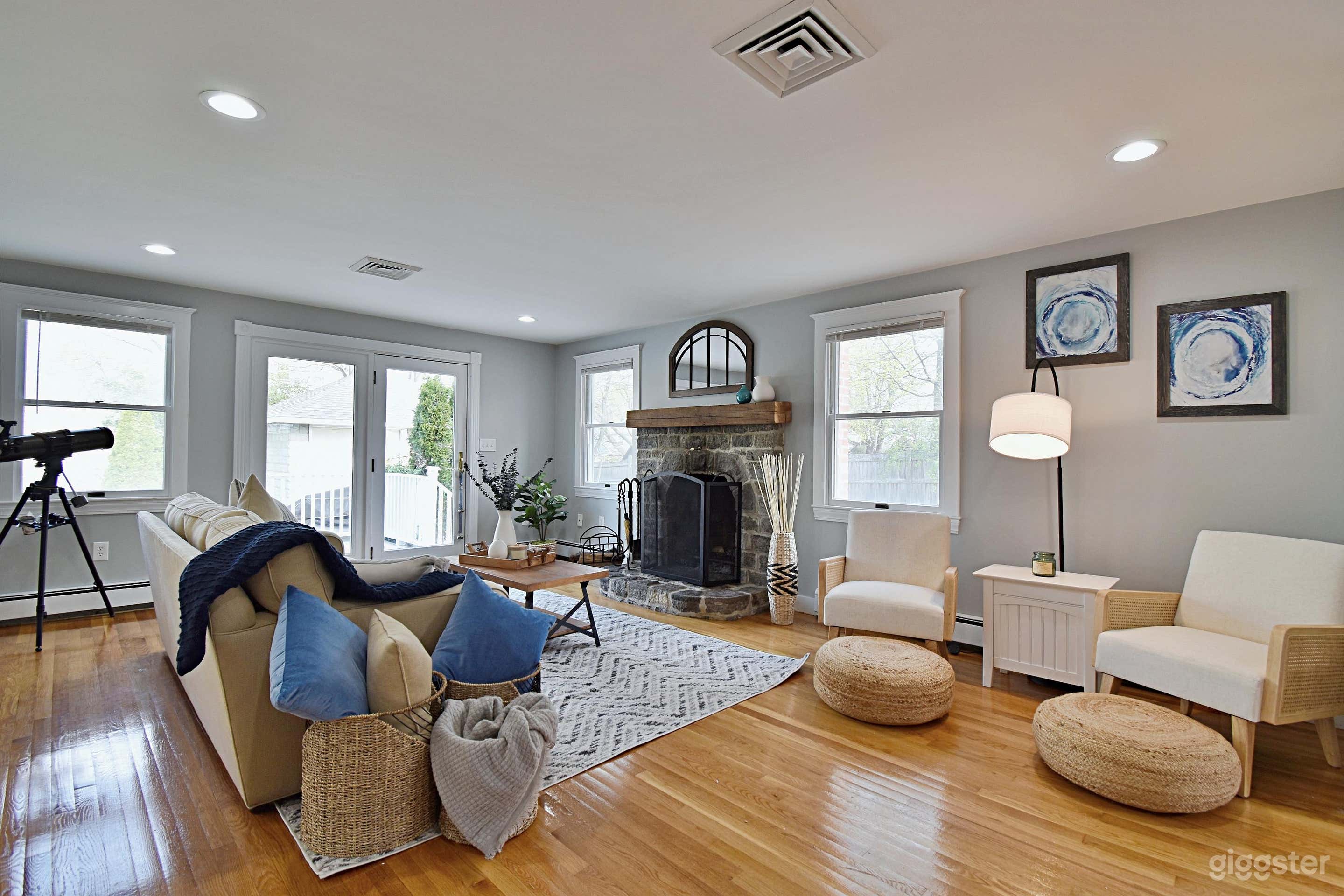 Spacious, Comfy Colonial, minutes to Boston Photo 3