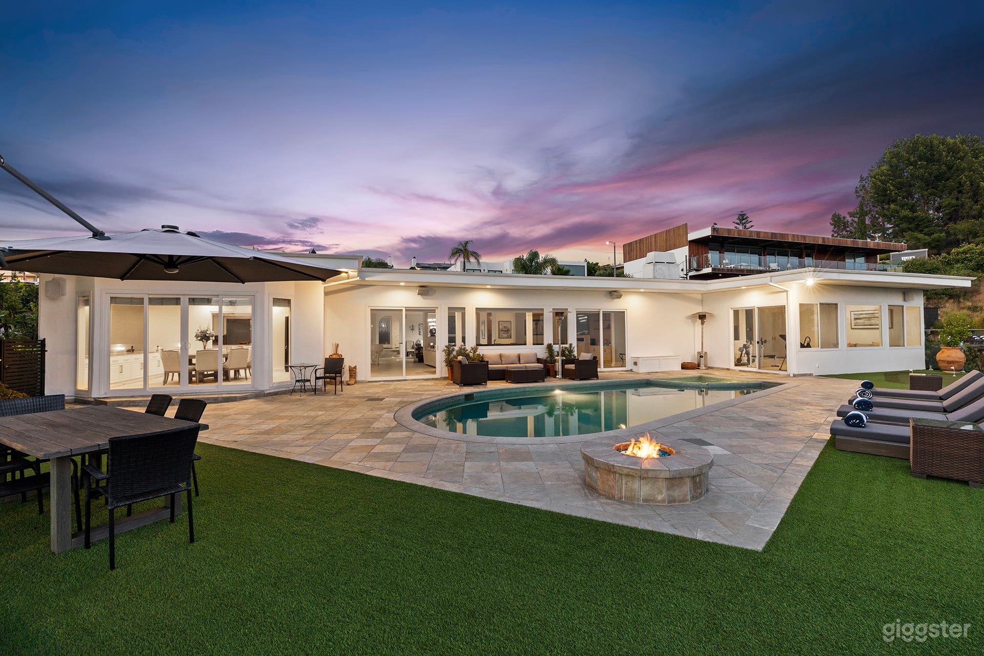 Angeles View Estate Photo 1