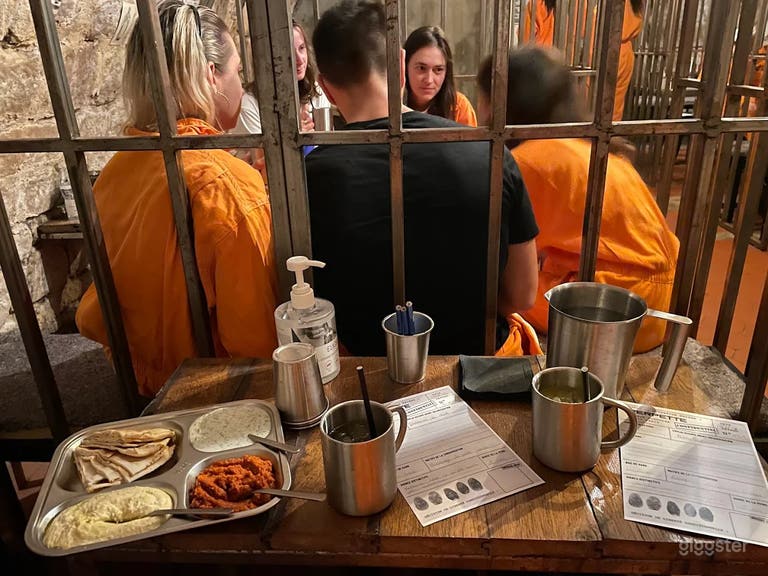  Bar unique vintage inspiré d'une prison pour événements 26 tournages 
