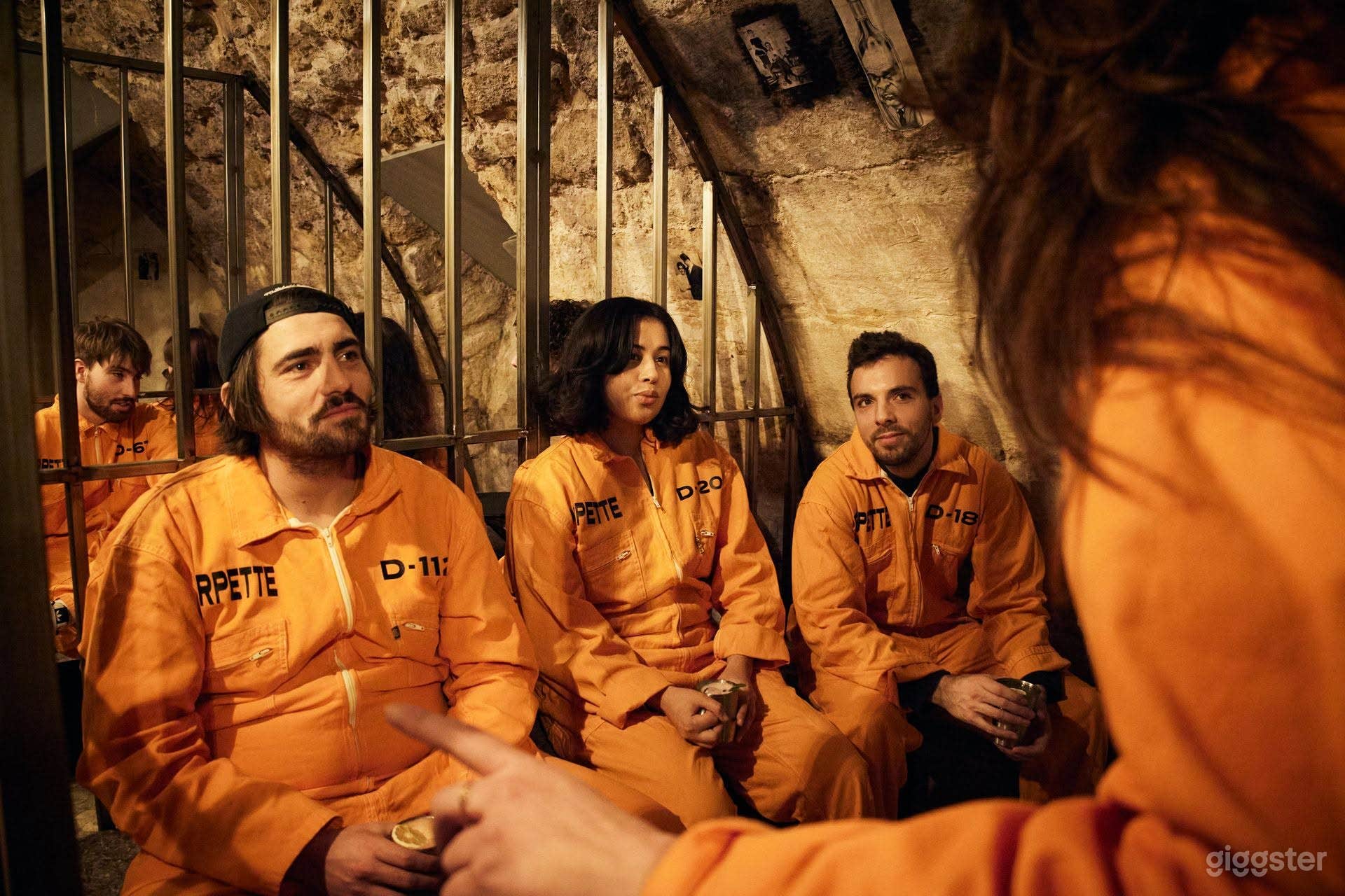 Photo de Bar unique vintage inspiré d'une prison pour événements 26 tournages 3