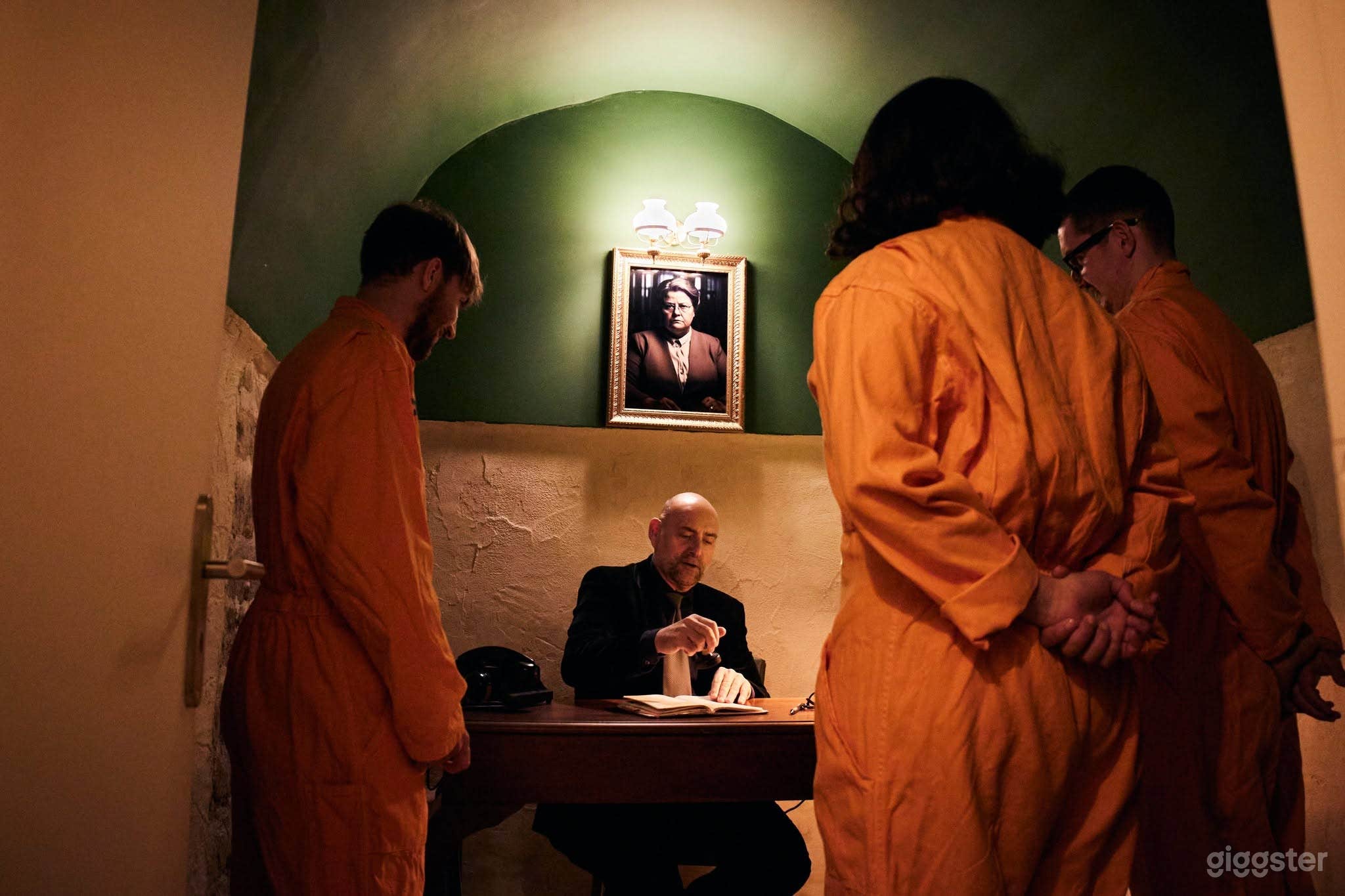 Photo de Bar unique vintage inspiré d'une prison pour événements 26 tournages 4