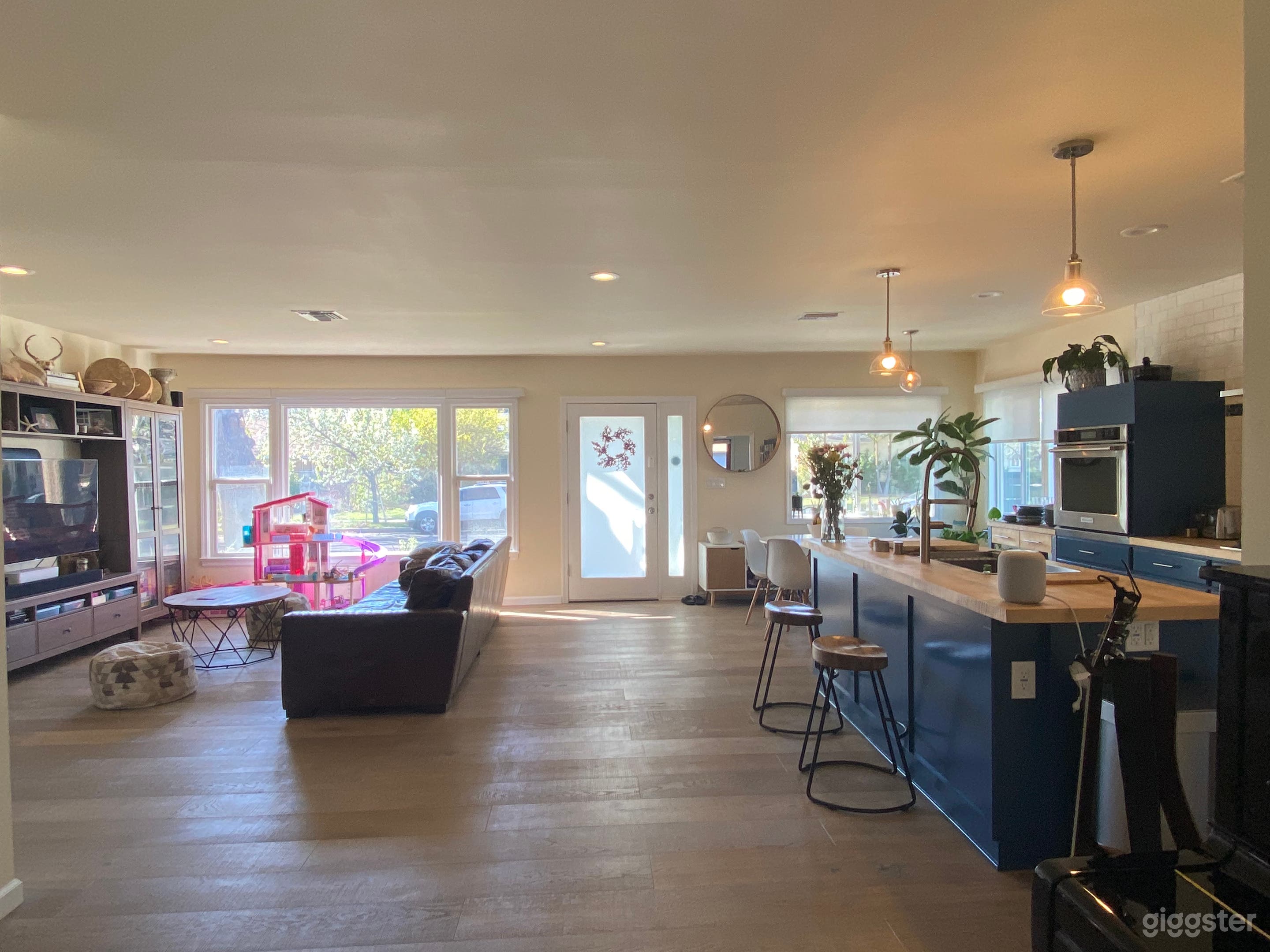 Blue Bungalow Photo 1