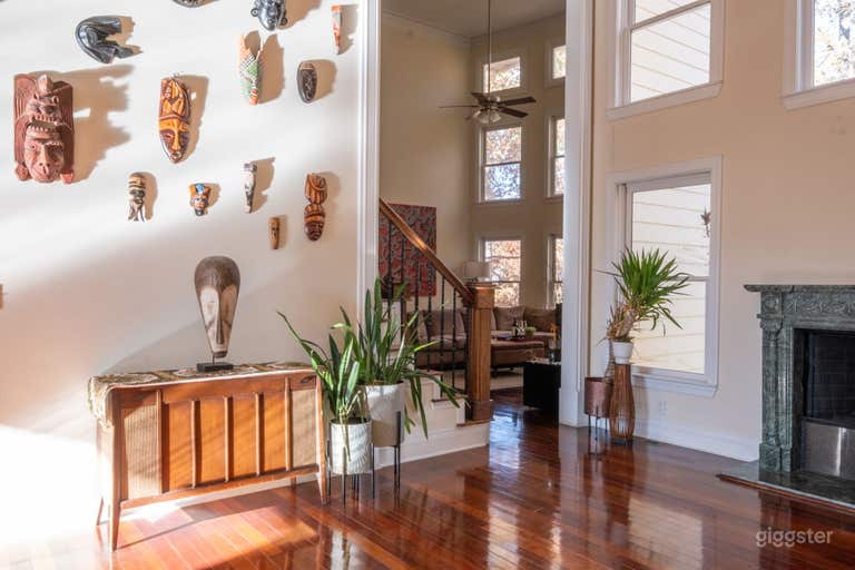  Art Museum Lake House with Soaring Ceilings, Classic Kitchen 
