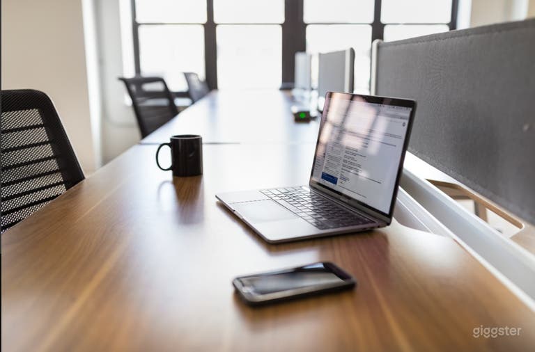  Vibrant Conference Room in the Heart of Wicker Park 