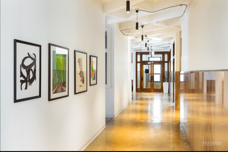  Vibrant Conference Room in the Heart of Wicker Park 