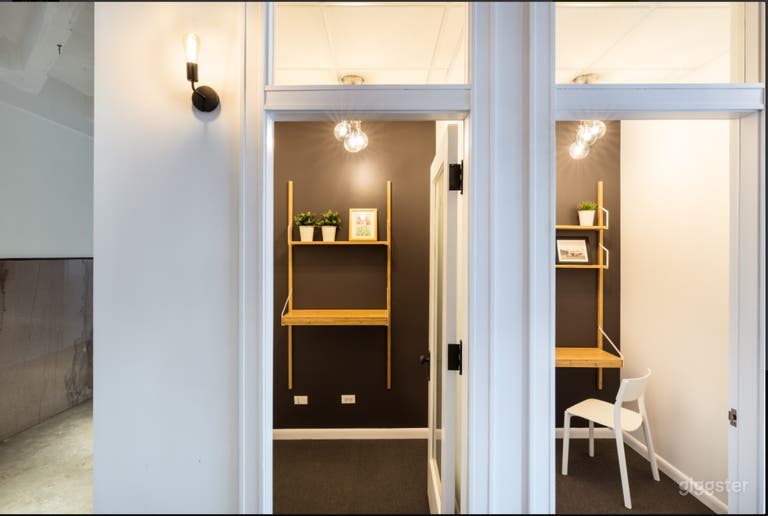  Vibrant Conference Room in the Heart of Wicker Park 