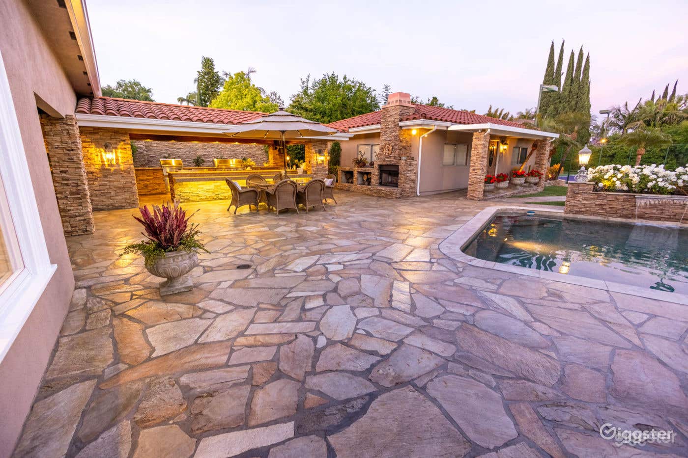 Extraordinary Swimming Pool  Photo 3