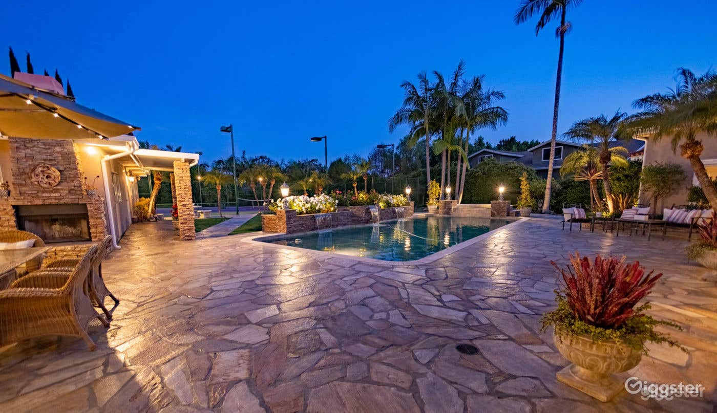 Extraordinary Swimming Pool  Photo 1