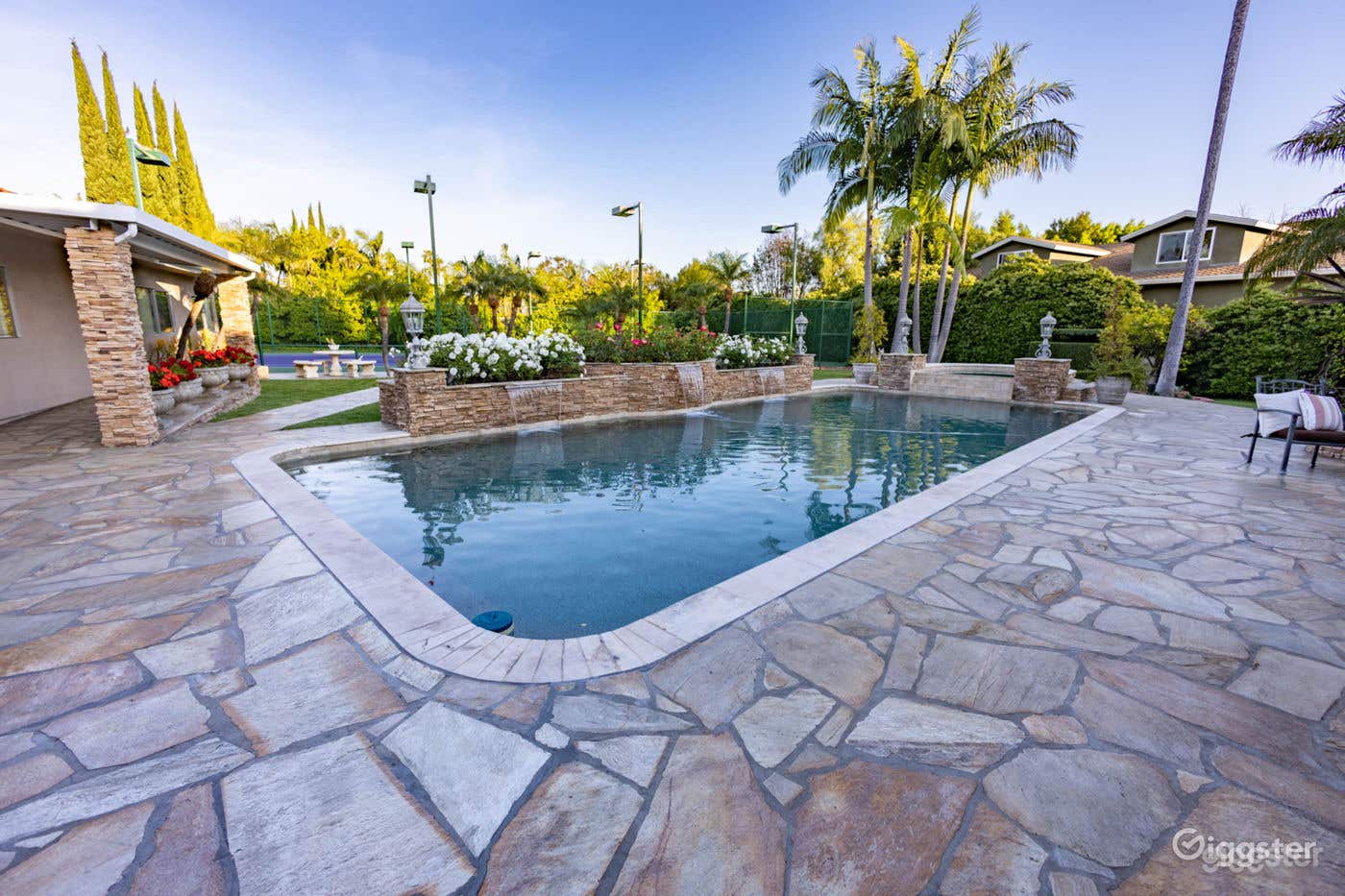 Extraordinary Swimming Pool  Photo 4