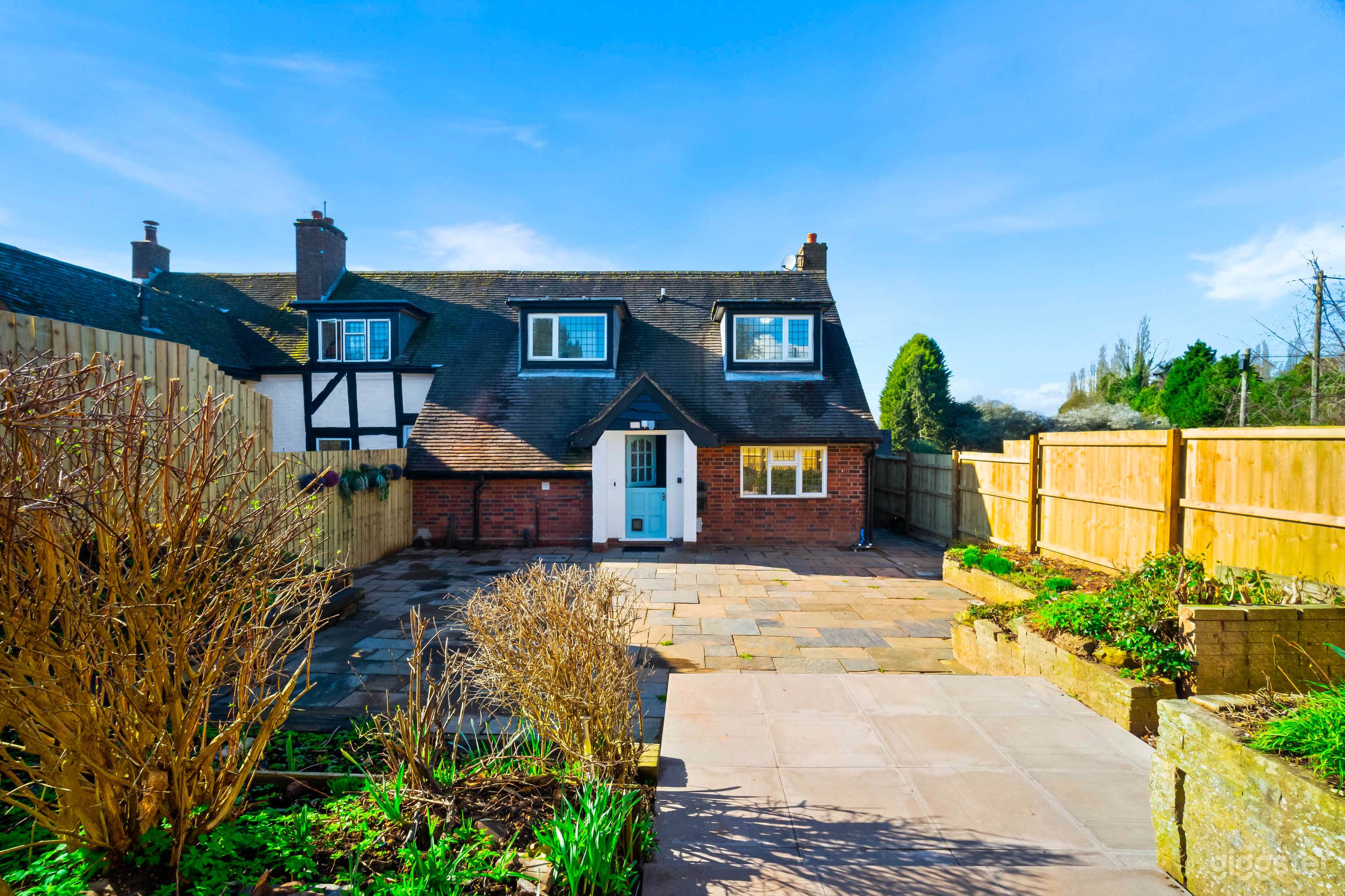 Luxurious and Spacious w/ Hot Tub and Massage Beds Photo 1