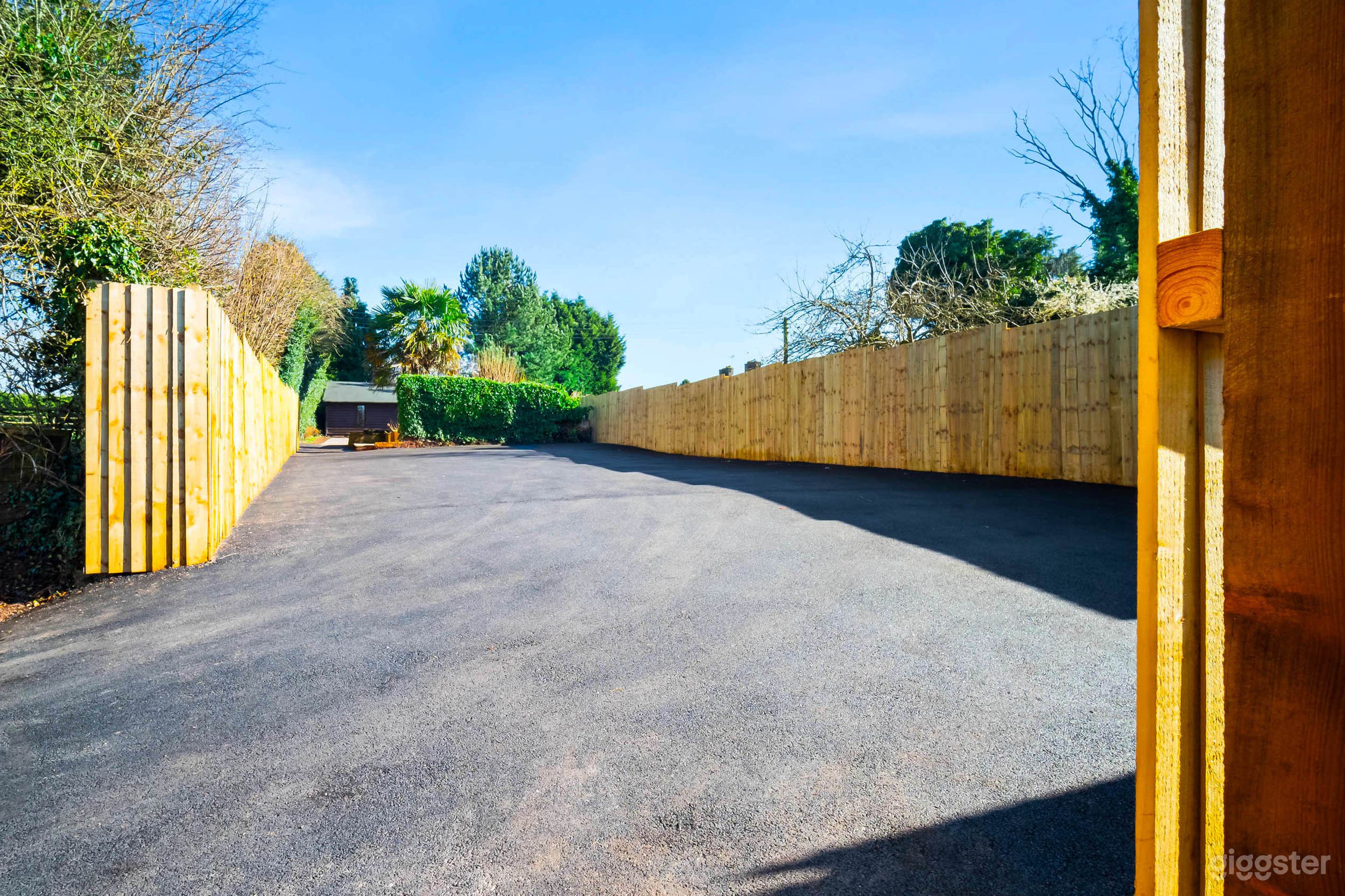 Luxurious and Spacious w/ Hot Tub and Massage Beds Photo 2