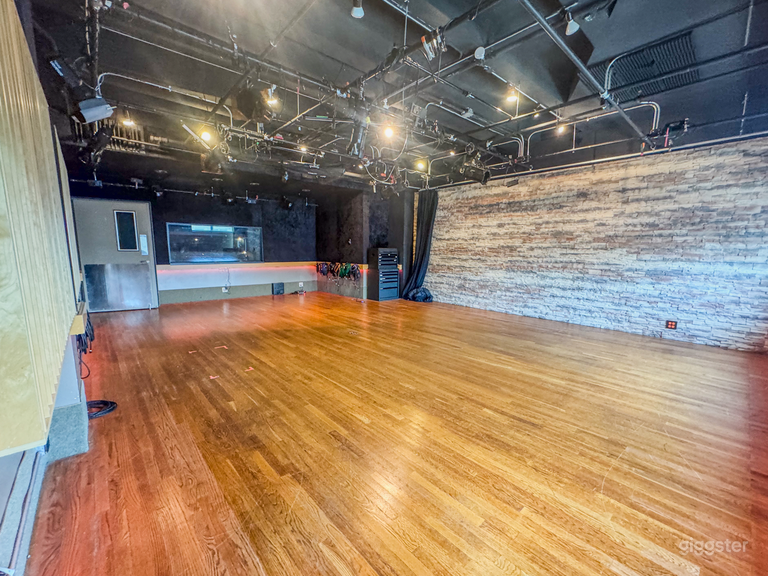  Professional Video Production Studio / Completely Soundproof 