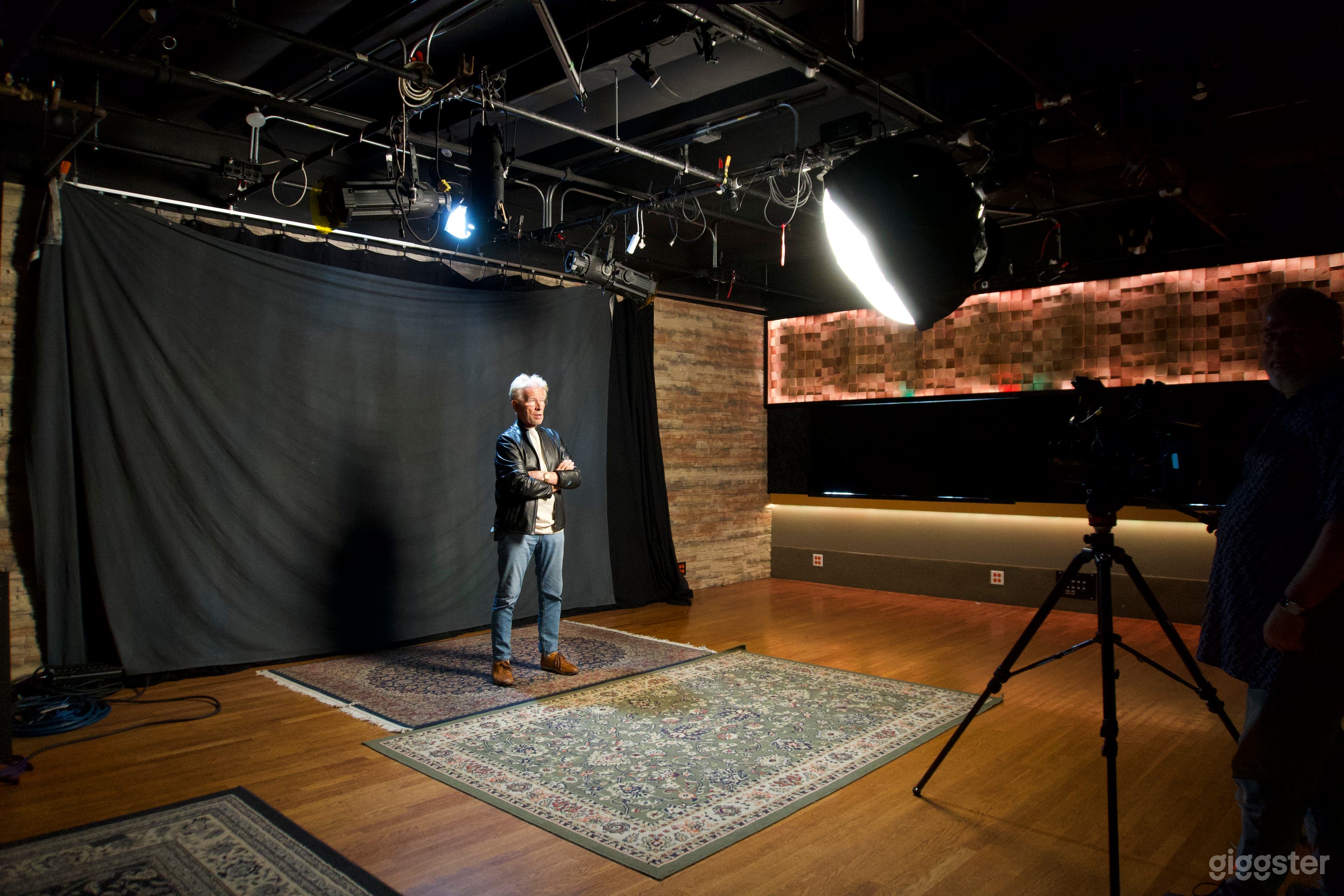 Professional Video Production Studio / Completely Soundproof Photo 3