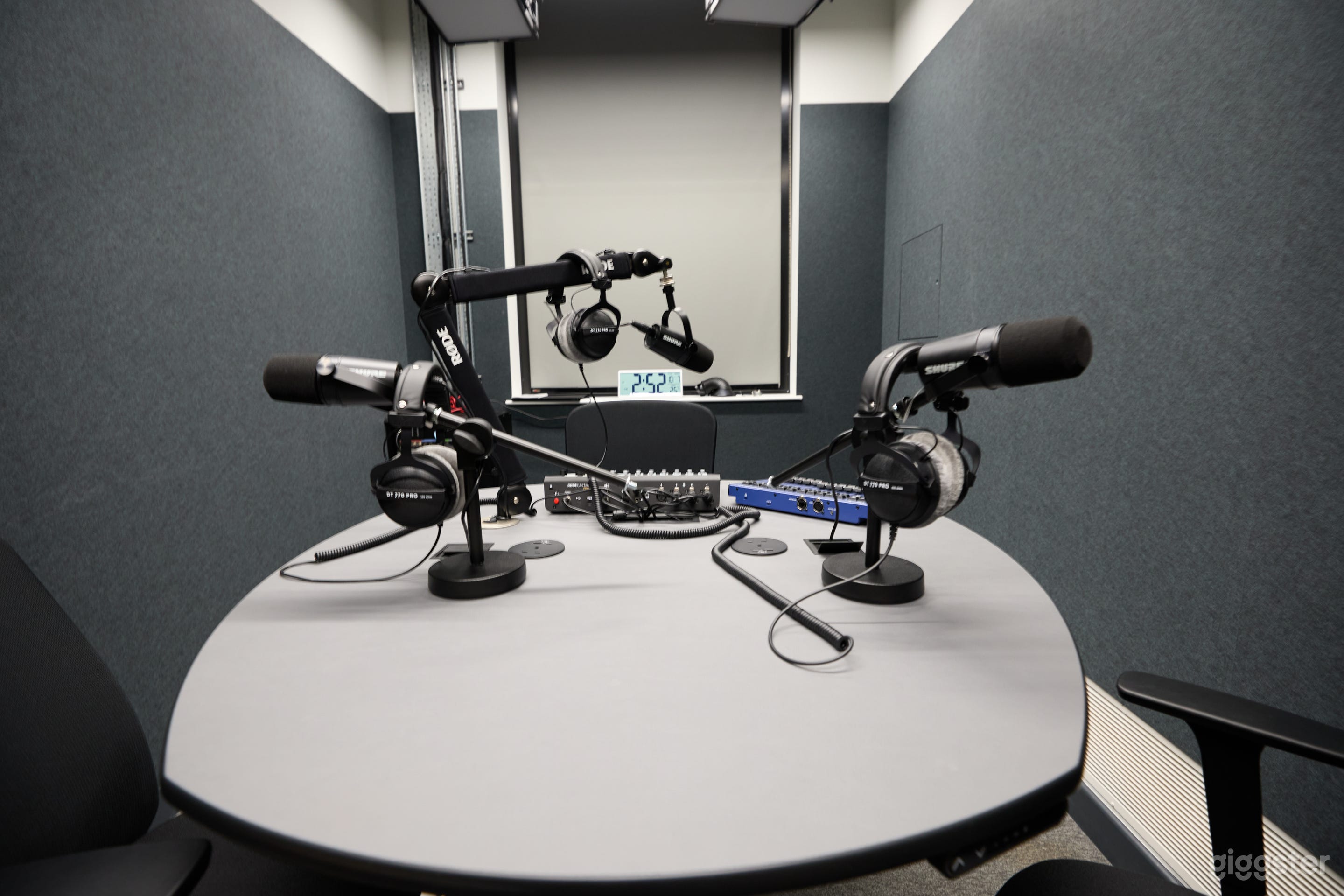 Professional Podcast Studio - Soho Photo 4
