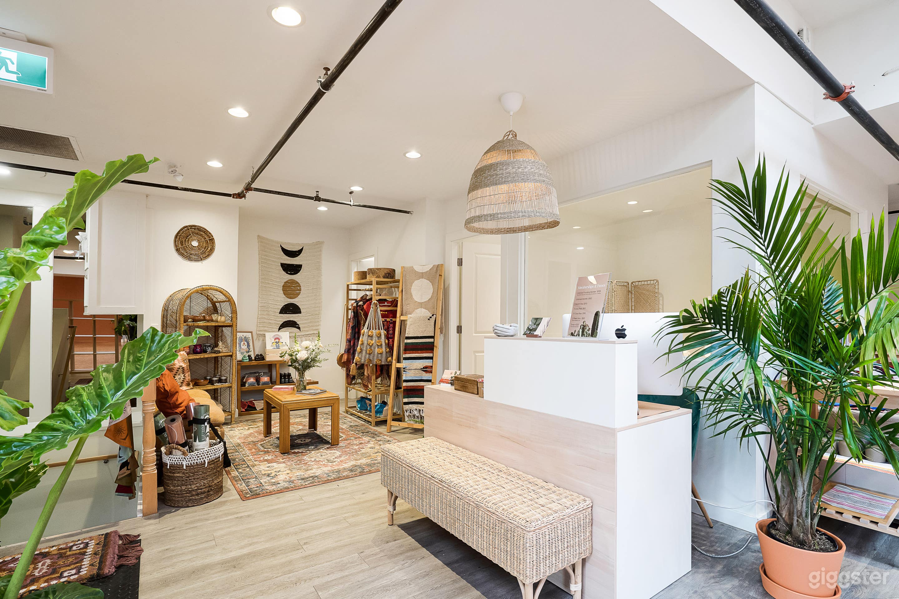 Spacious Studio in the Heart of Kitsilano Photo 3