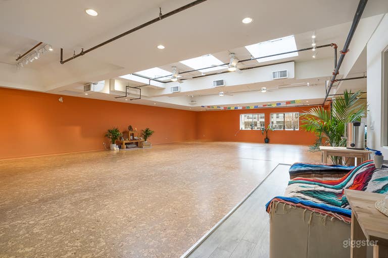  Spacious Studio in the Heart of Kitsilano 