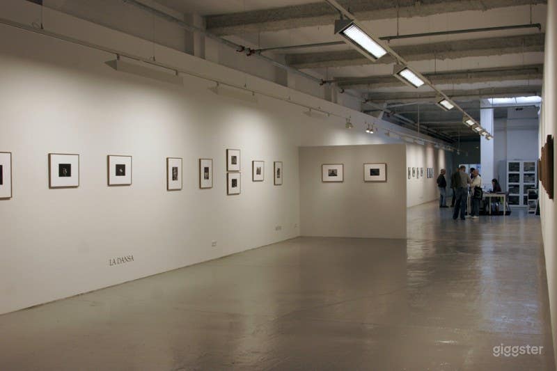 Amplia Galería con dos salas para todo tipo de Eventos... Foto 4