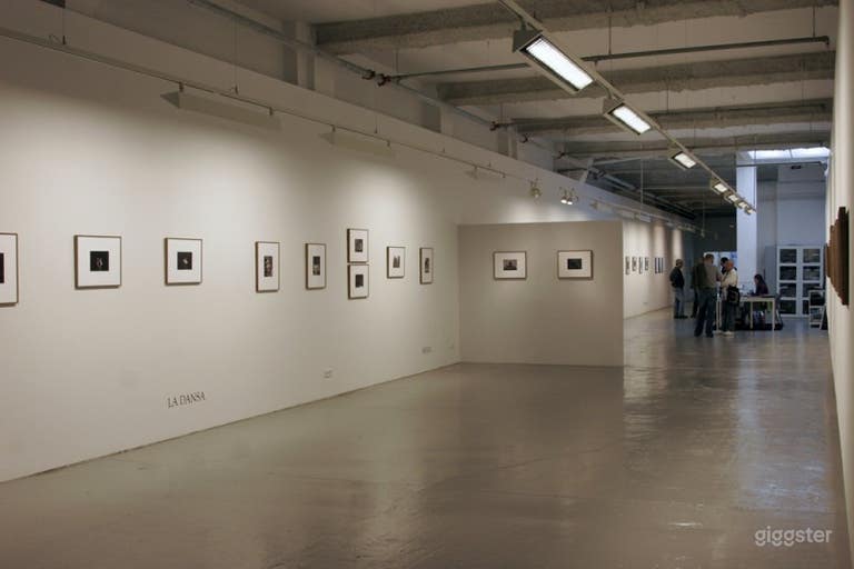  Große Galerie mit zwei Sälen für alle Arten von Veranstaltungen... 