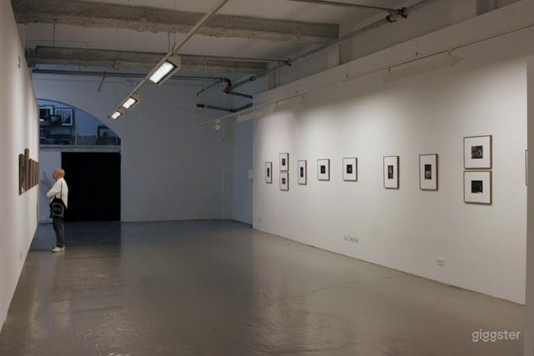  Große Galerie mit zwei Sälen für alle Arten von Veranstaltungen... 