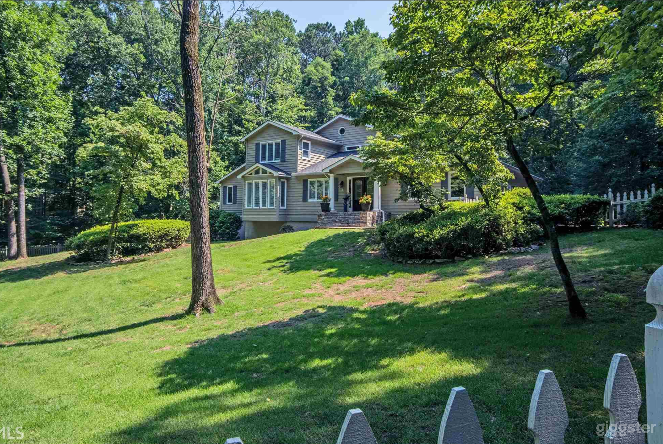 Secluded Estate Photo 2