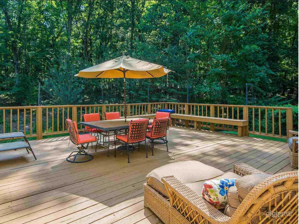 Secluded Estate Photo 3