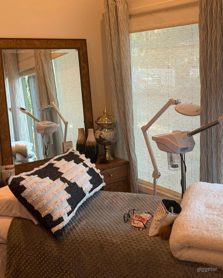 Spa or facial area. Can be used as dressing area.