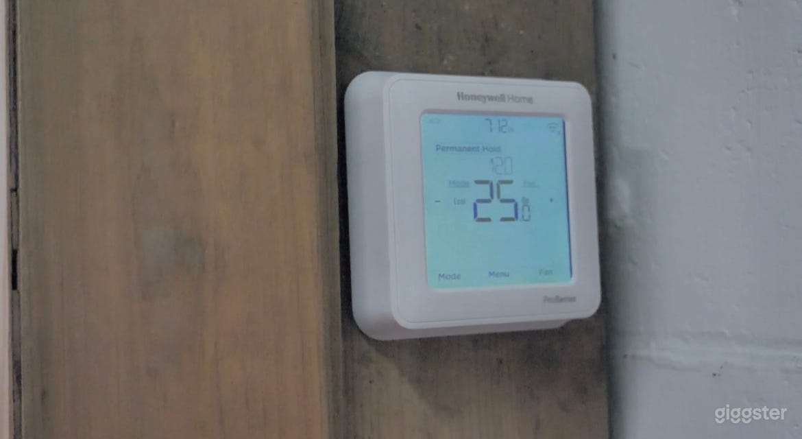 Large Gym Space in GTA Photo 4