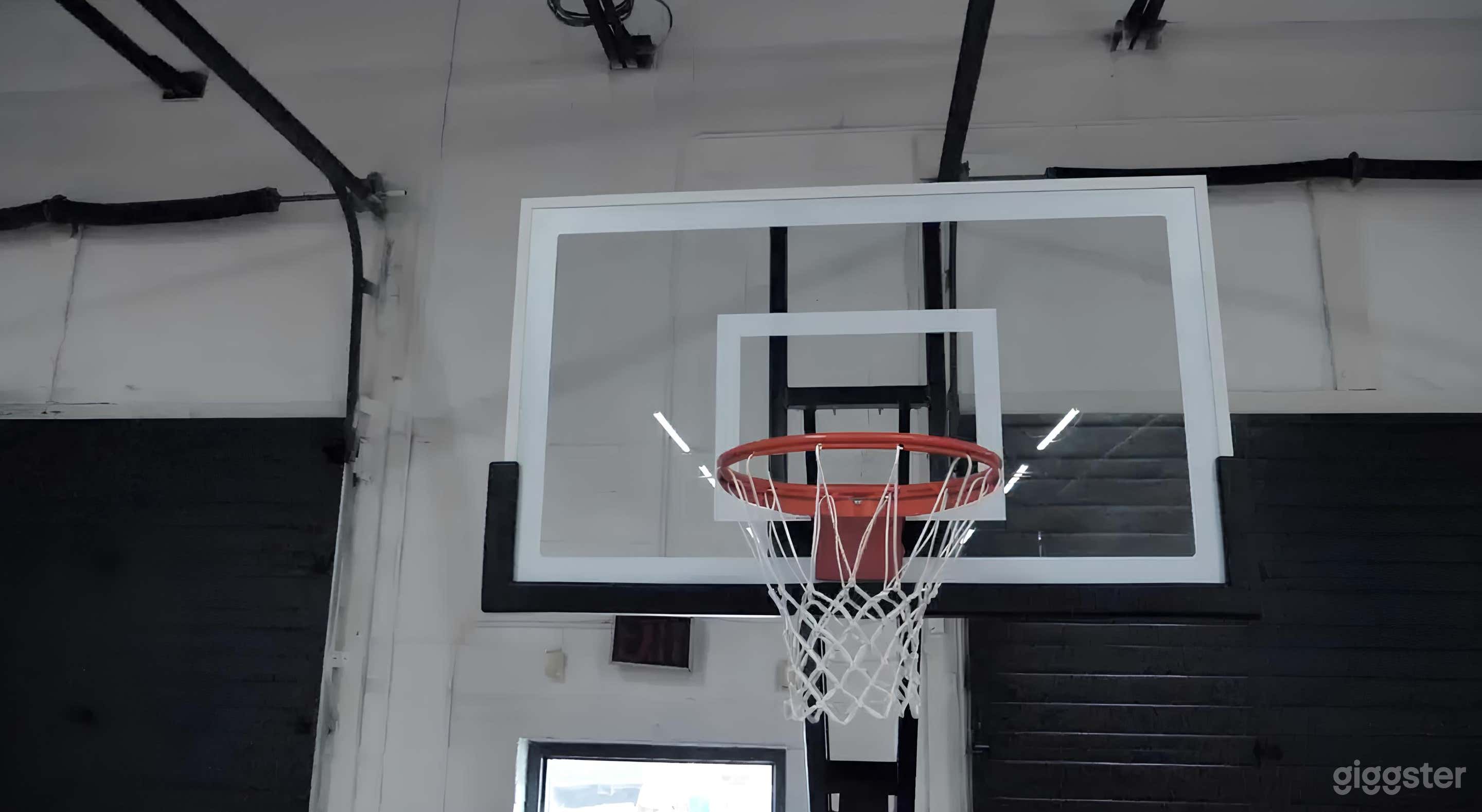 Large Gym Space in GTA Photo 3