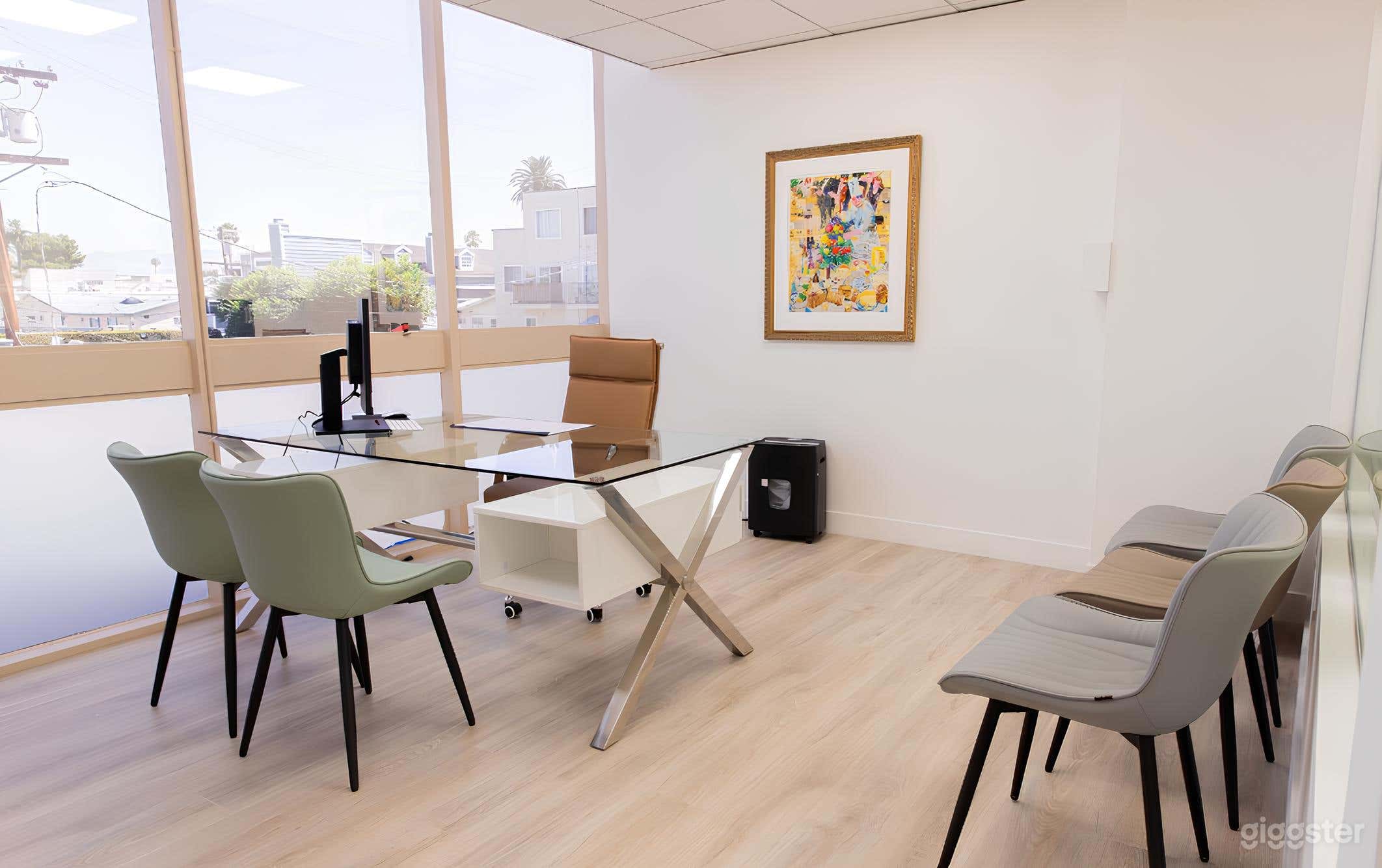 Beautiful Office Space with Natural Light Photo 3