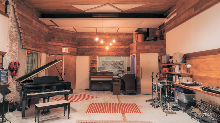  Professional Recording Studio with Large Live Room 
