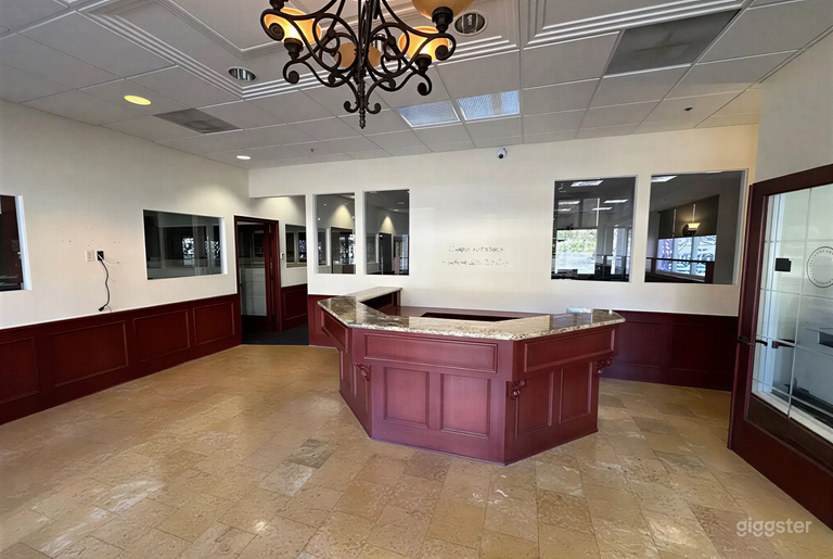  Elegant Dressed Office Space w/ Lots of Parking 