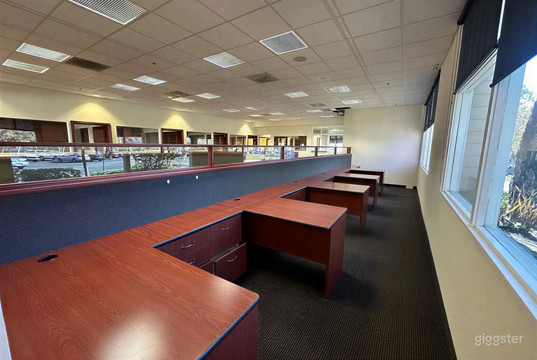  Elegant Dressed Office Space w/ Lots of Parking 