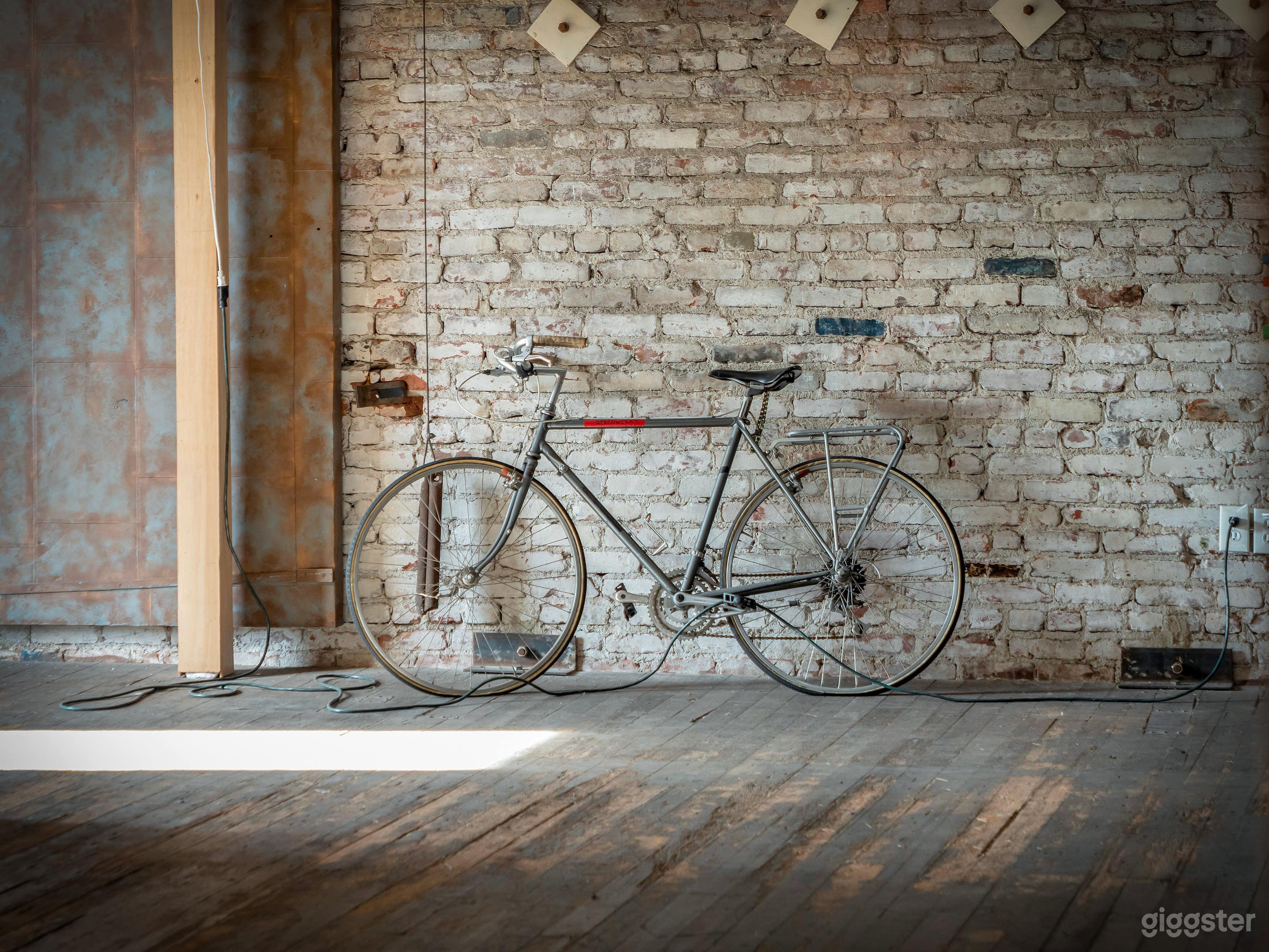 DOWNTOWN LA LOFT: VERSATILE FILM SET  Photo 3