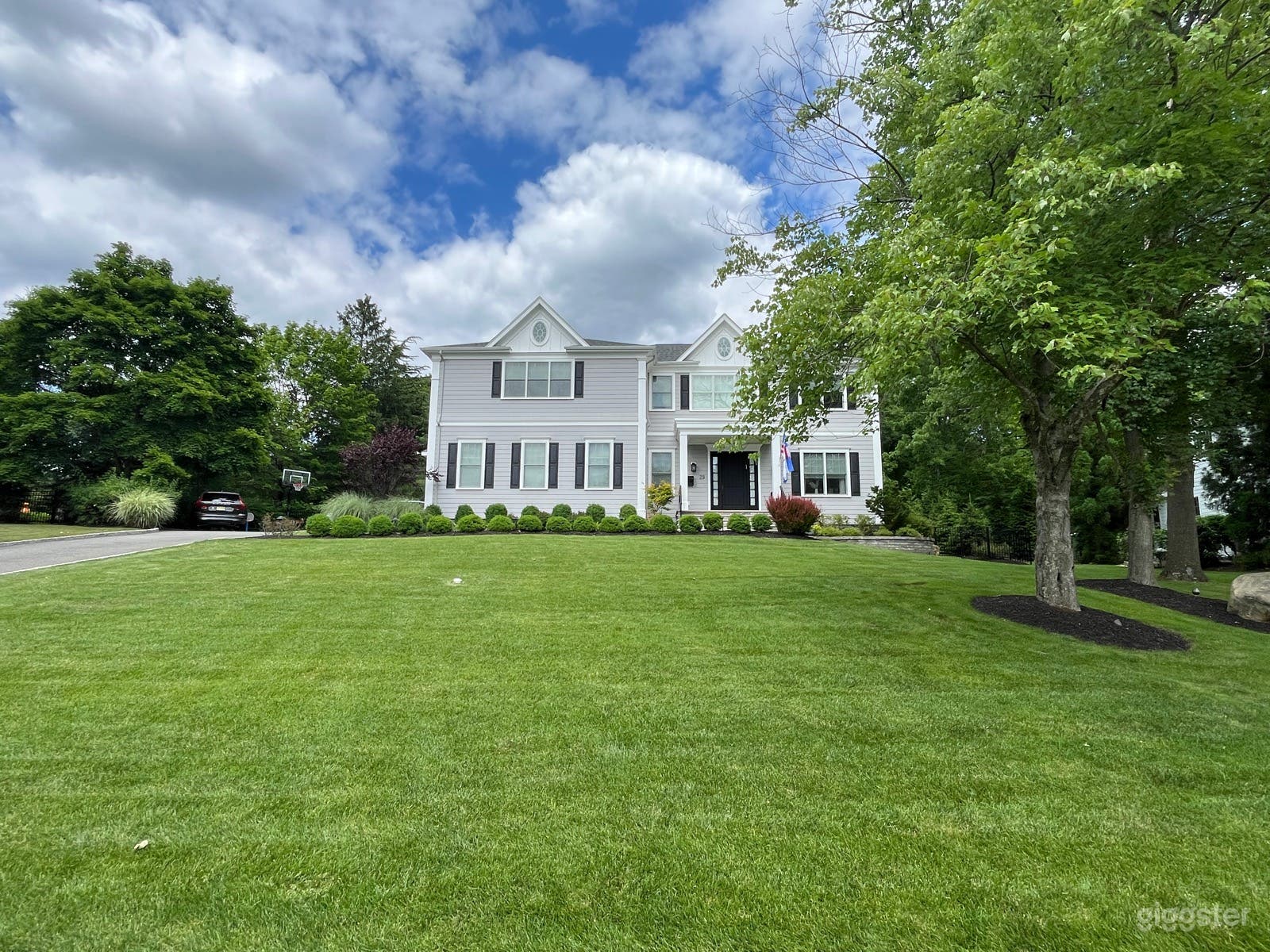 Large, modern 5 bedroom home, ideal for shoots! Photo 1