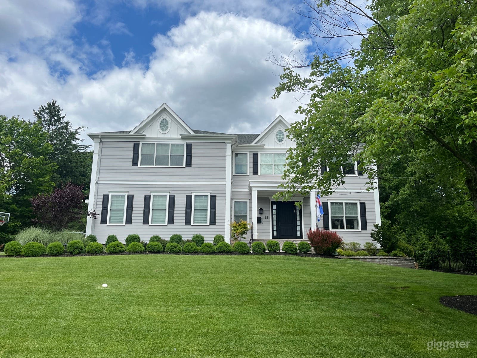 Large, modern 5 bedroom home, ideal for shoots! Photo 2