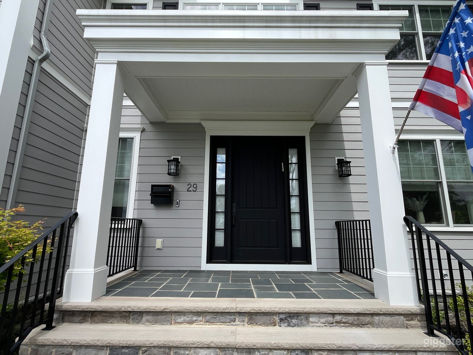 Large, modern 5 bedroom home, ideal for shoots! Photo 3