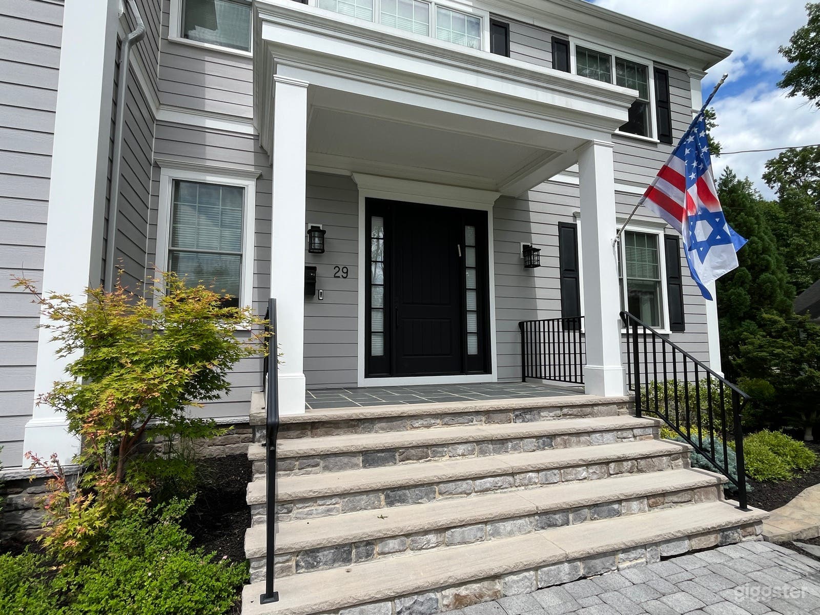 Large, modern 5 bedroom home, ideal for shoots! Photo 4