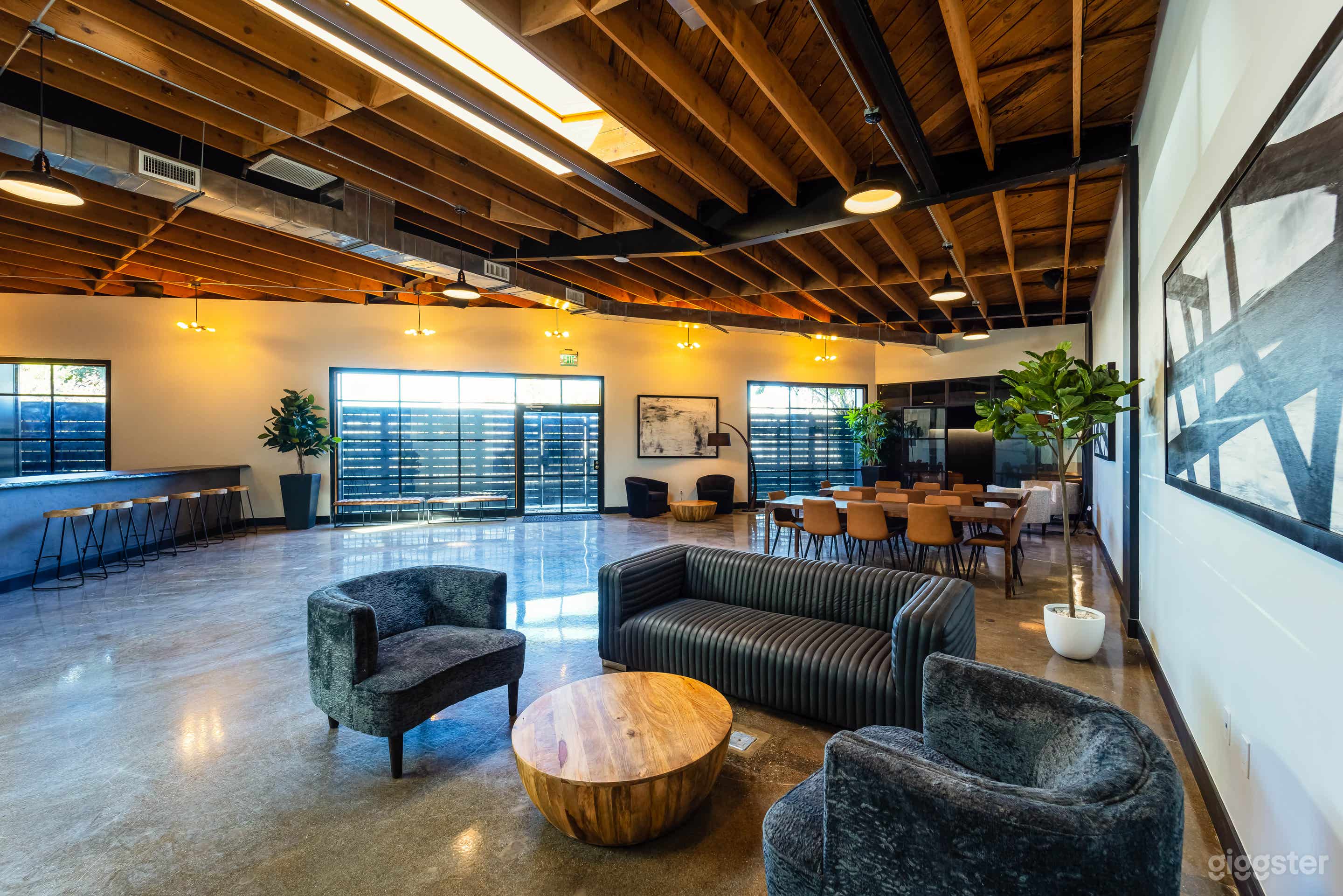 FLEXIBLE COLLABORATIVE BAR/CAFE SPACE Photo 1