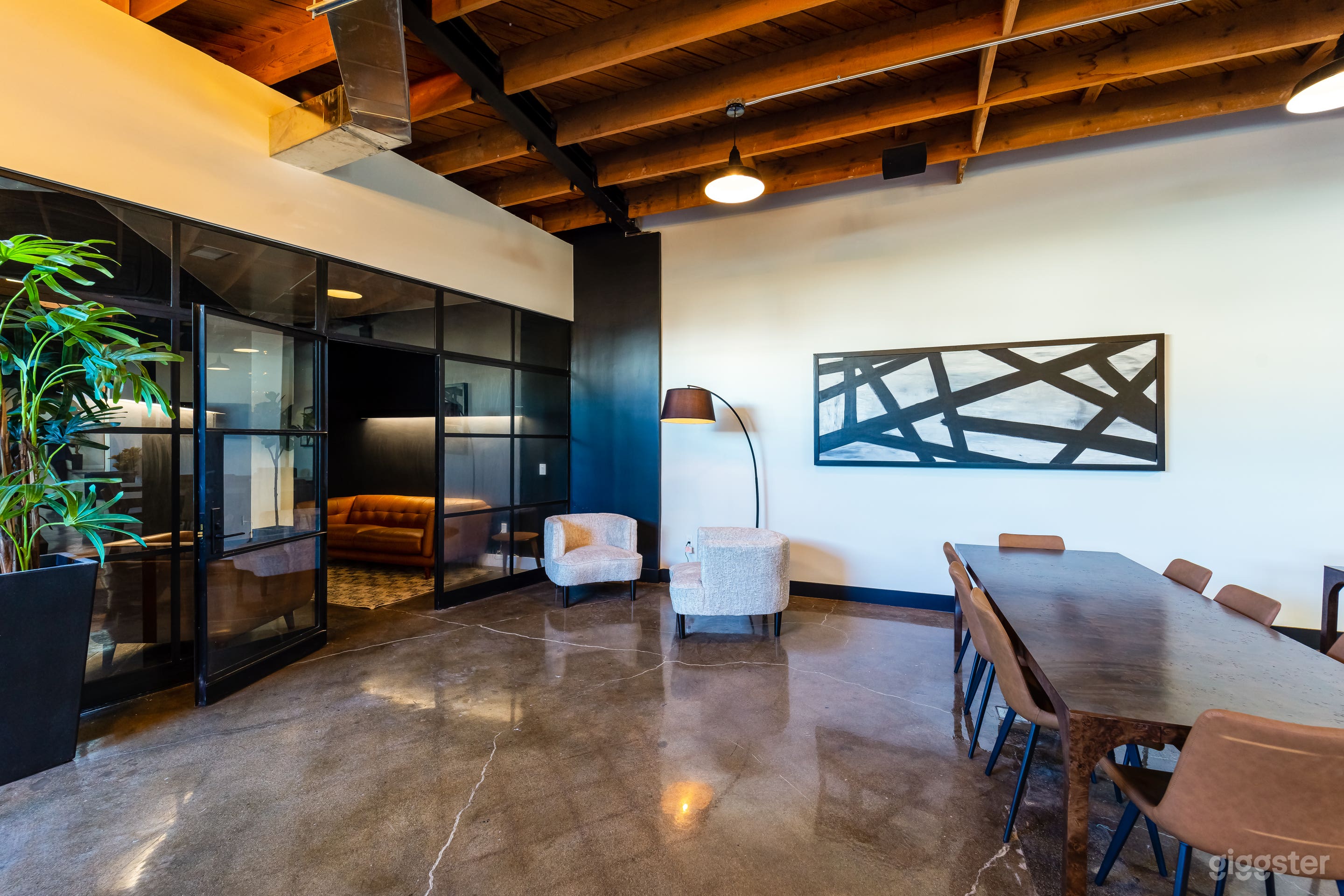 FLEXIBLE COLLABORATIVE BAR/CAFE SPACE Photo 3