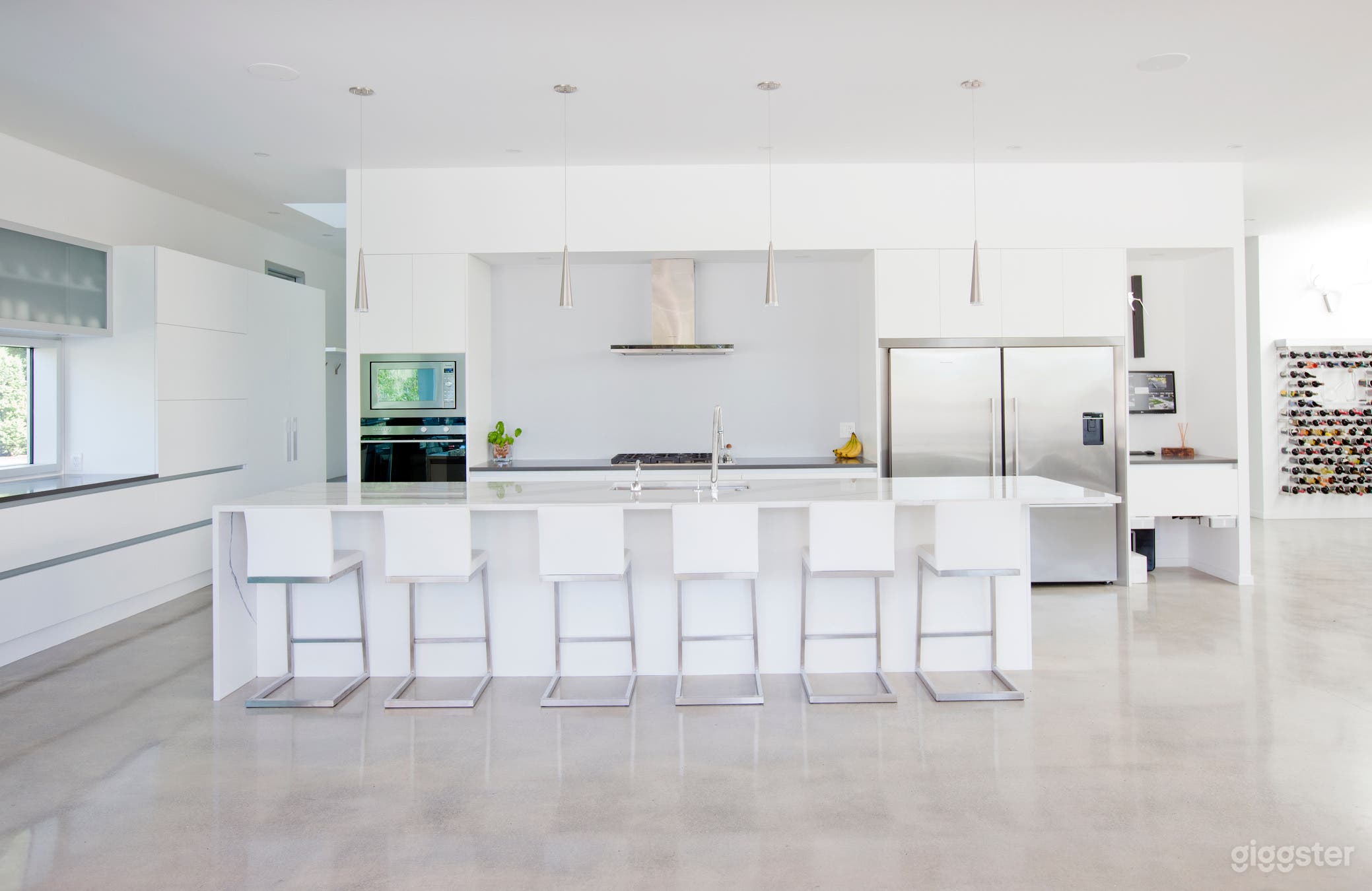 Modern Bright Home Photo 3