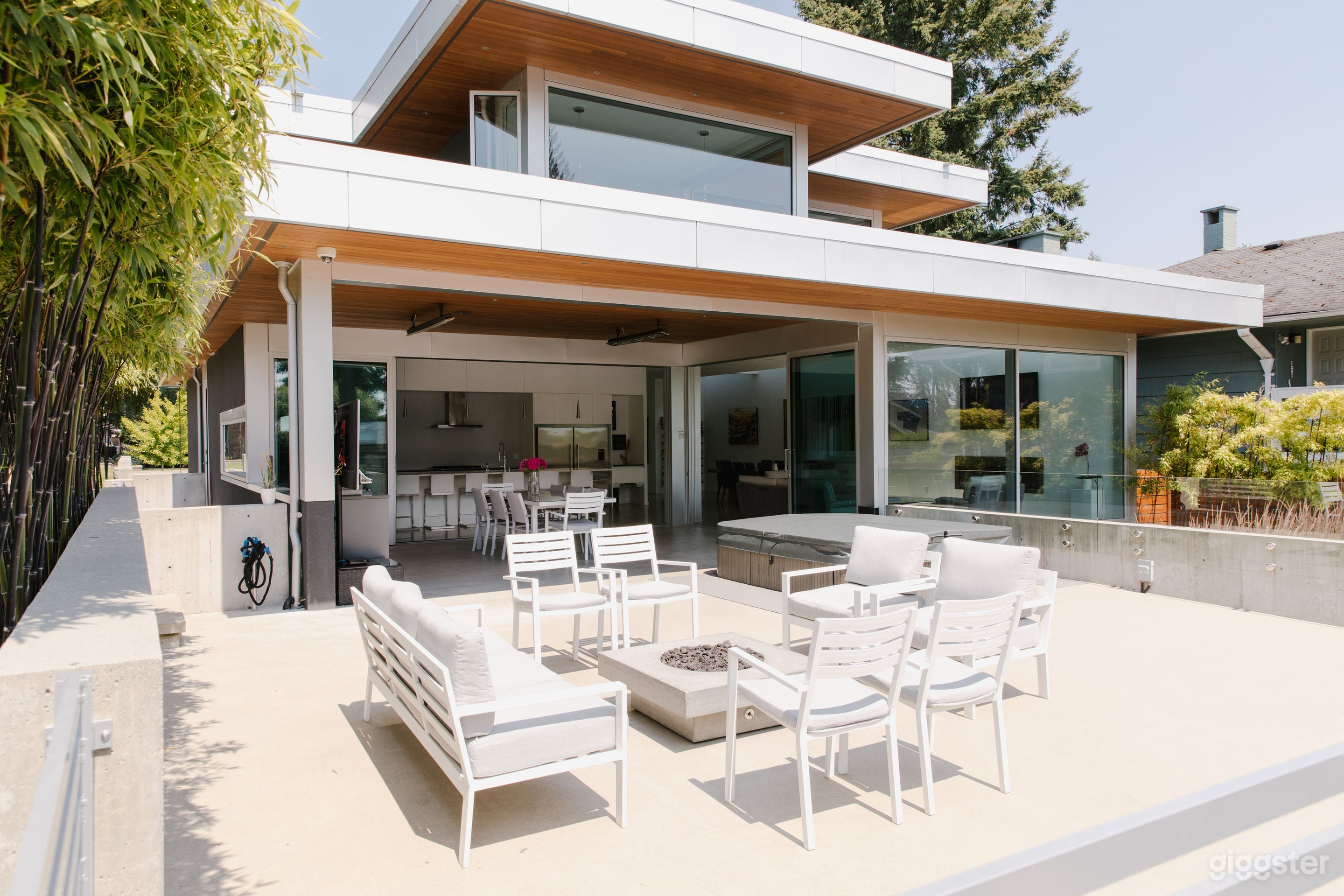 Modern Bright Home Photo 2