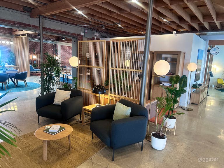  Relaxing Lounge w/ Picnic Tables, LED screen 